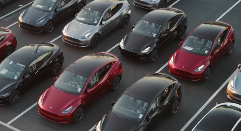 When addressing a question about discussions with other auto companies regarding the licensing of Tesla's FSD, Elon explained there is interest.